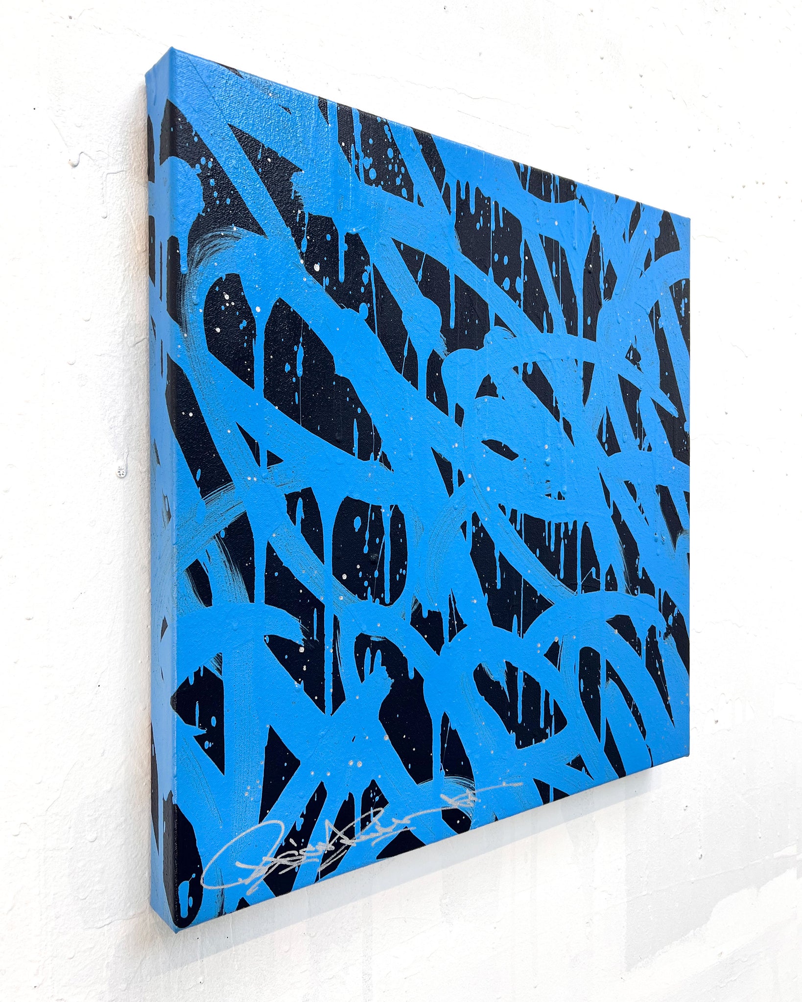 STAY OPEN - 20.5 x 20.5 in / 52 x 52 cm