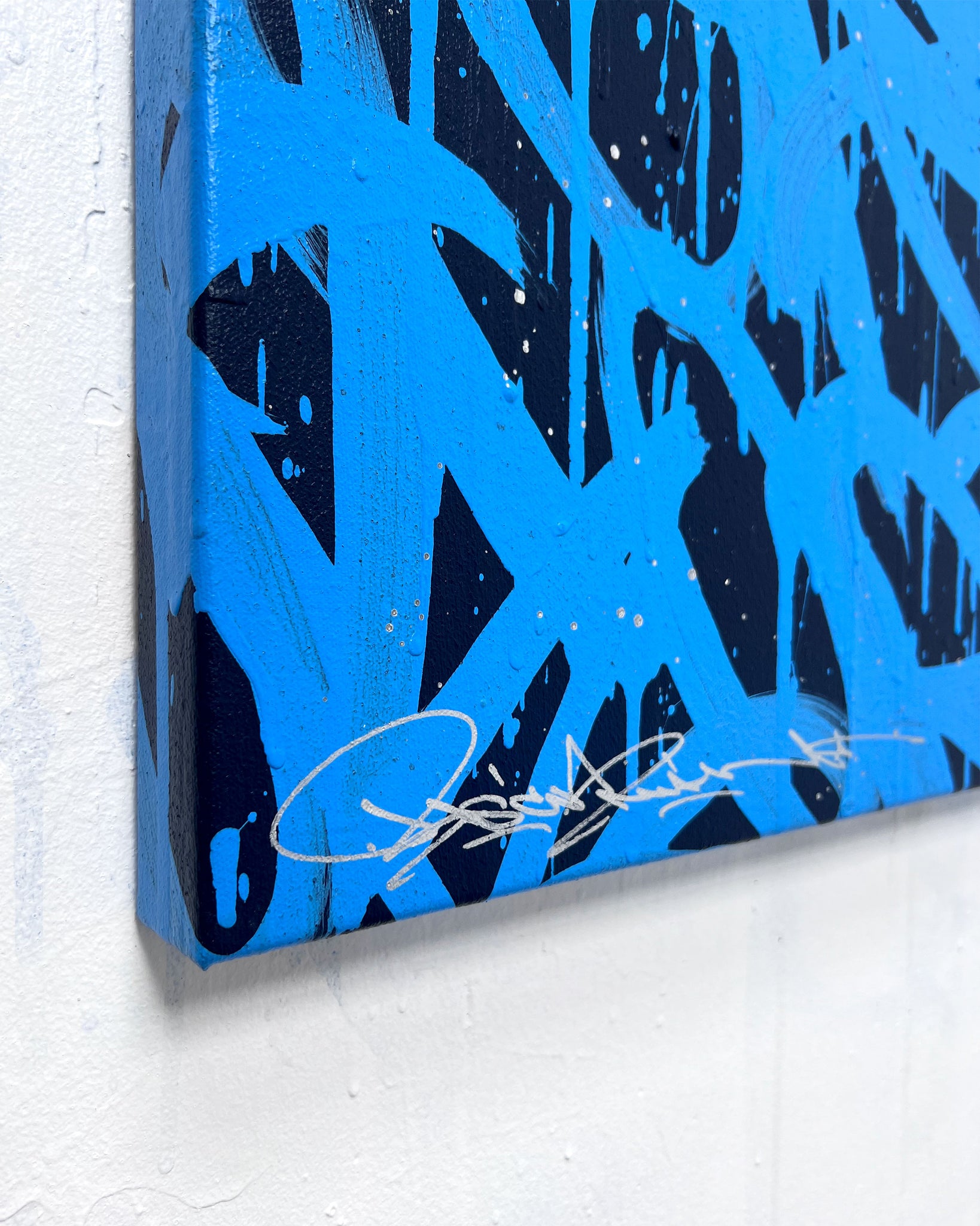 STAY OPEN - 20.5 x 20.5 in / 52 x 52 cm